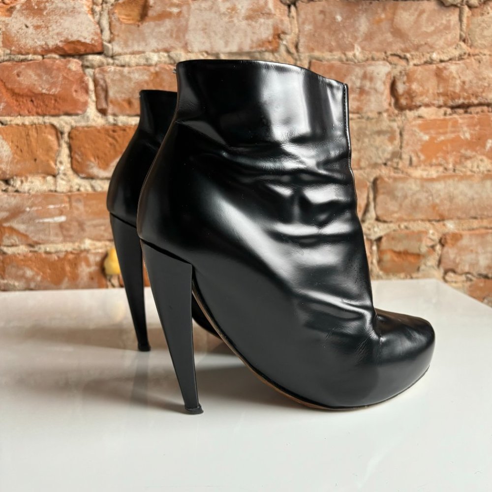 MAISON MARGIELA Curved Ankle Boot